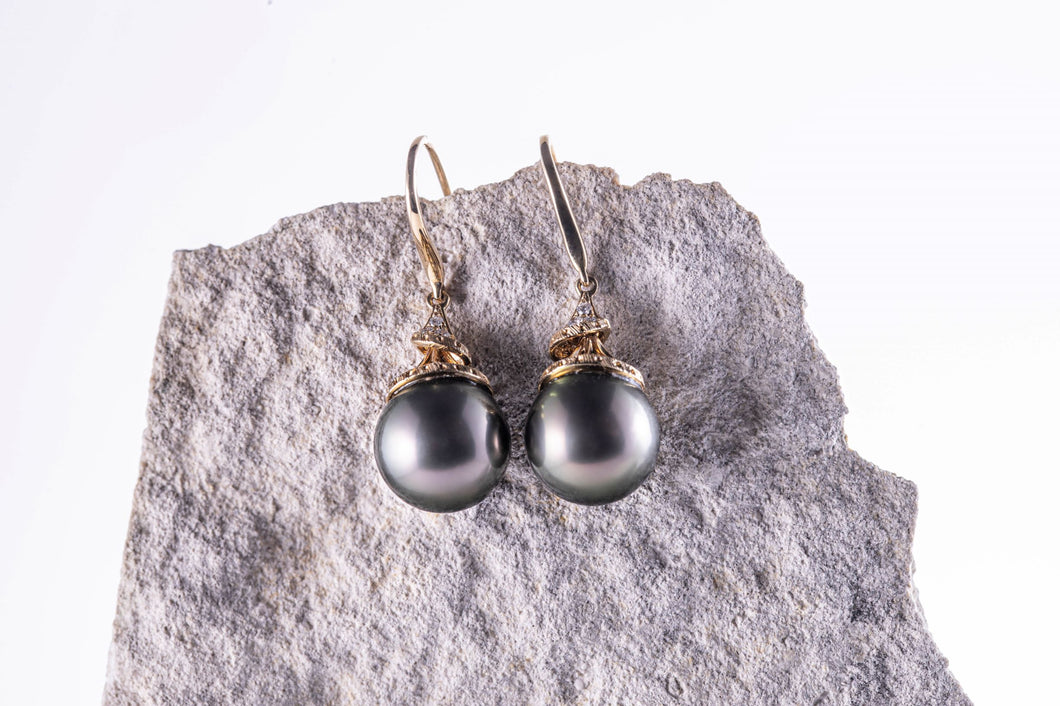 Forest and the Sea 18K Gold Black Pearl Earrings