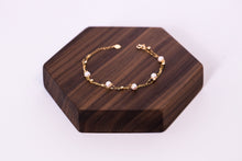 Load image into Gallery viewer, River of Dreams 18K Gold Pearl Bracelet