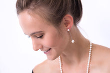 Load image into Gallery viewer, Daydreamer Dangle Pearl Earrings
